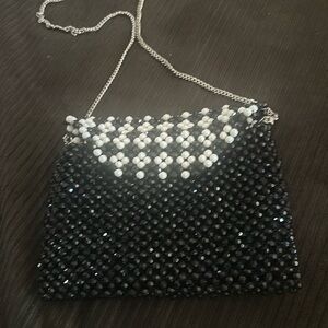 TROUVÉ bead bag black and white.  with silver chain